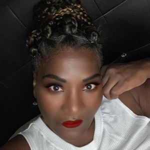 Meet your Posher, Monique